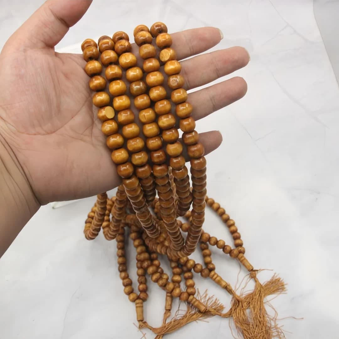 أسورة خرز صلاة من خشب الصندل الطبيعي للرجال والنساء 10 مم 99 حبة مسبحة زينة معلقة - 4