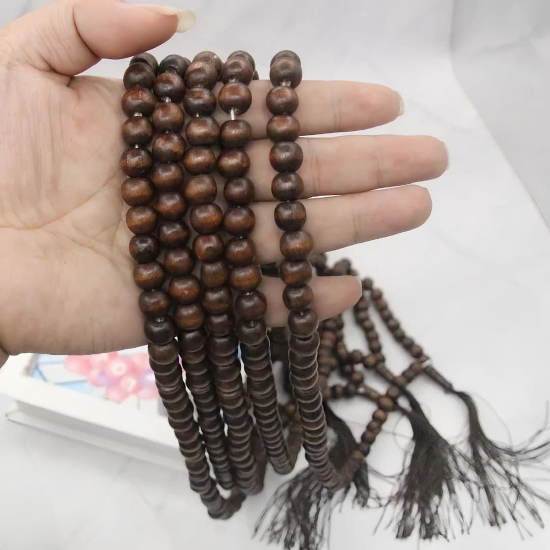أسورة خرز صلاة من خشب الصندل الطبيعي للرجال والنساء 10 مم 99 حبة مسبحة زينة معلقة - 2