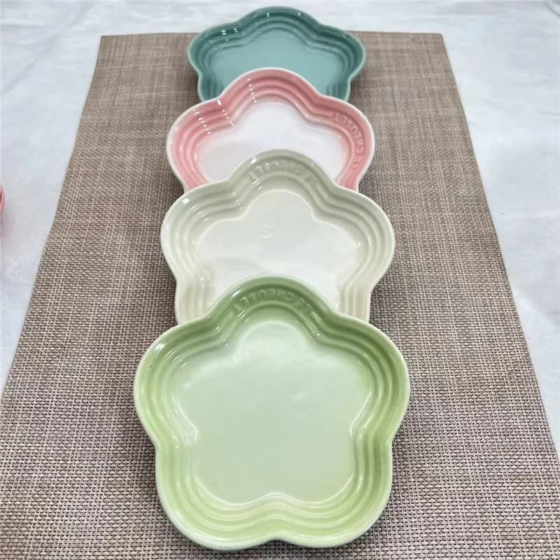 5.5'' Cat Feeding Flower Shaped Ceramic Disc Extra Wide Raised Cats Food Bowl  Anti-vomiting Cat Feeder Pet Delicate Tableware - 4