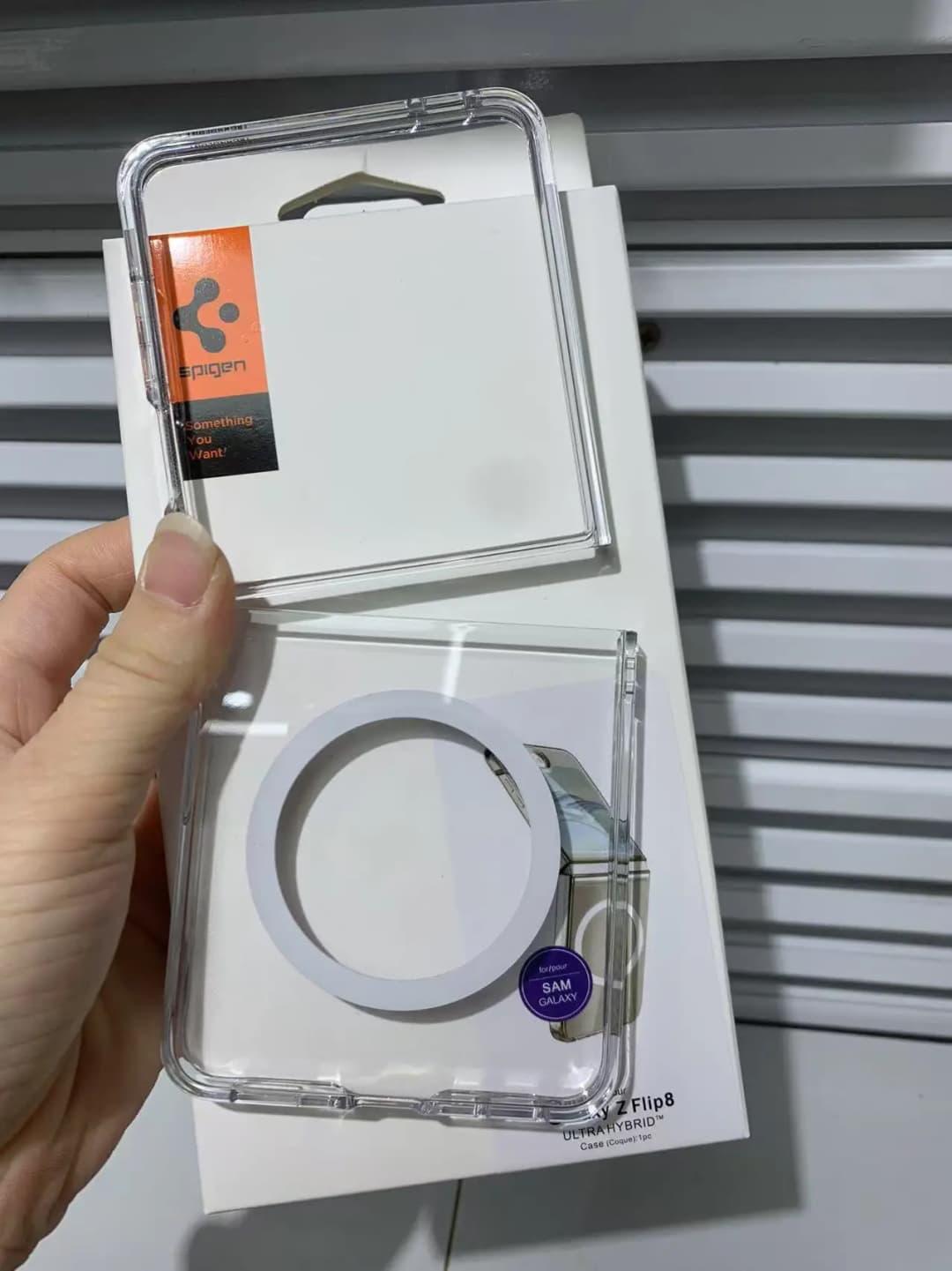 غطاء مغناطيسي شفاف Spigen Ultra Hybrid PC لهواتف Samsung Z Flip 8 و7 و6 و5 غطاء حماية قابل للطي متوافق مع الشحن اللاسلكي Magsafe - 3
