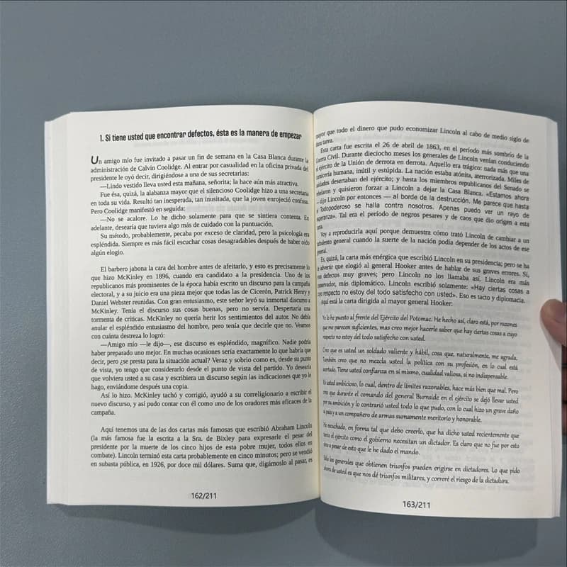 كيف تكسب الأصدقاء وتؤثر في الناس، كيف تكسب الأصدقاء وتؤثر في الناس لديل كارنيجي كتب إسبانية - 2