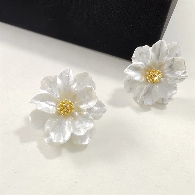 White Acrylic Flower Women's Stud Earrings Folded Florals Korean Fashion Sweet Petals Irregular Female Earrings 2025 new in - 6