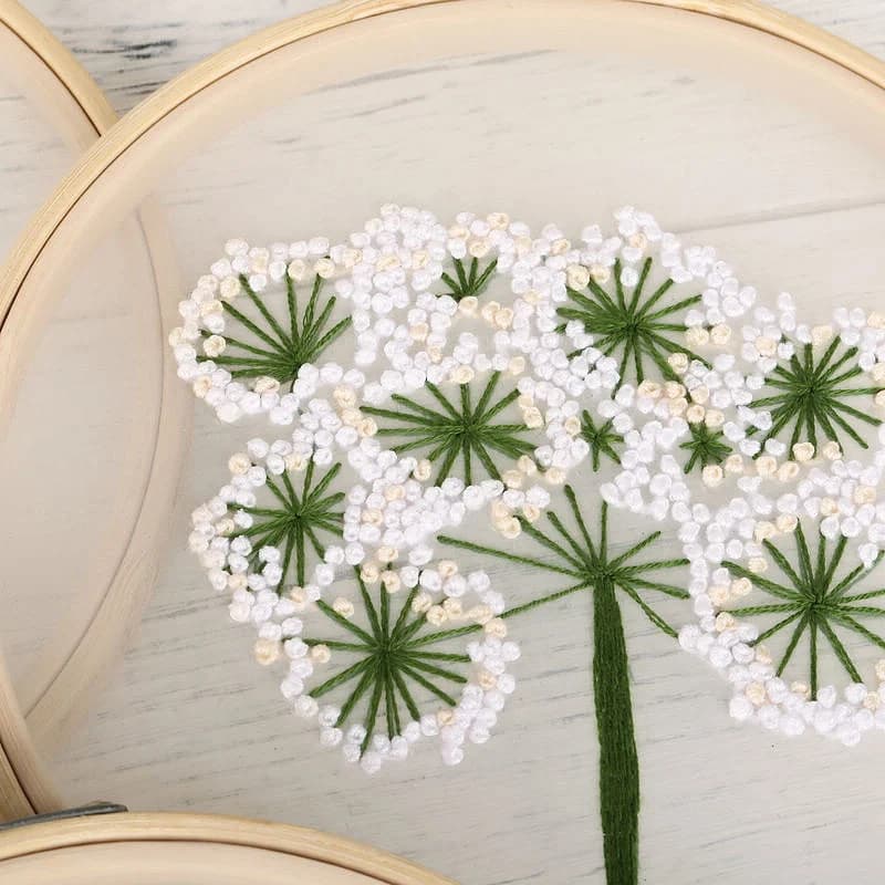 مجموعة تطريز يدوية DIY - نمط الزهور البيضاء والنباتات - عدة تطريز عبر الإبرة للمبتدئين - أدوات حرف يدوية - 4