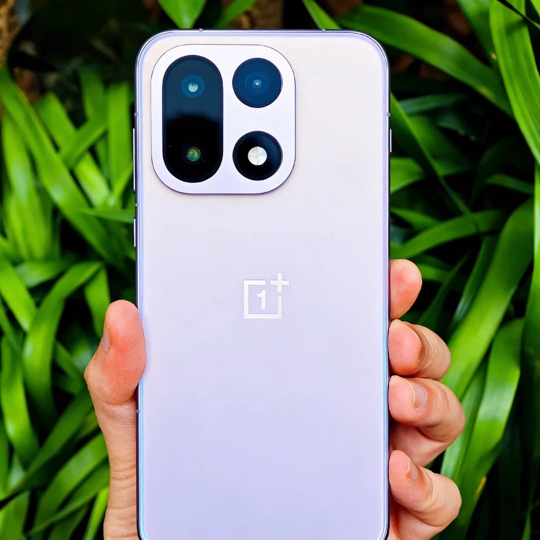 هاتف ون بلس 15 مفتوح 5G بمعالج سناب دراجون 8 إيليت الجيل 5 وشاشة 6.78 بوصة بمعدل تحديث 165 هرتز وبطارية 7300 مللي أمبير وشحن سريع 120 واط SUPERVOOC - 5