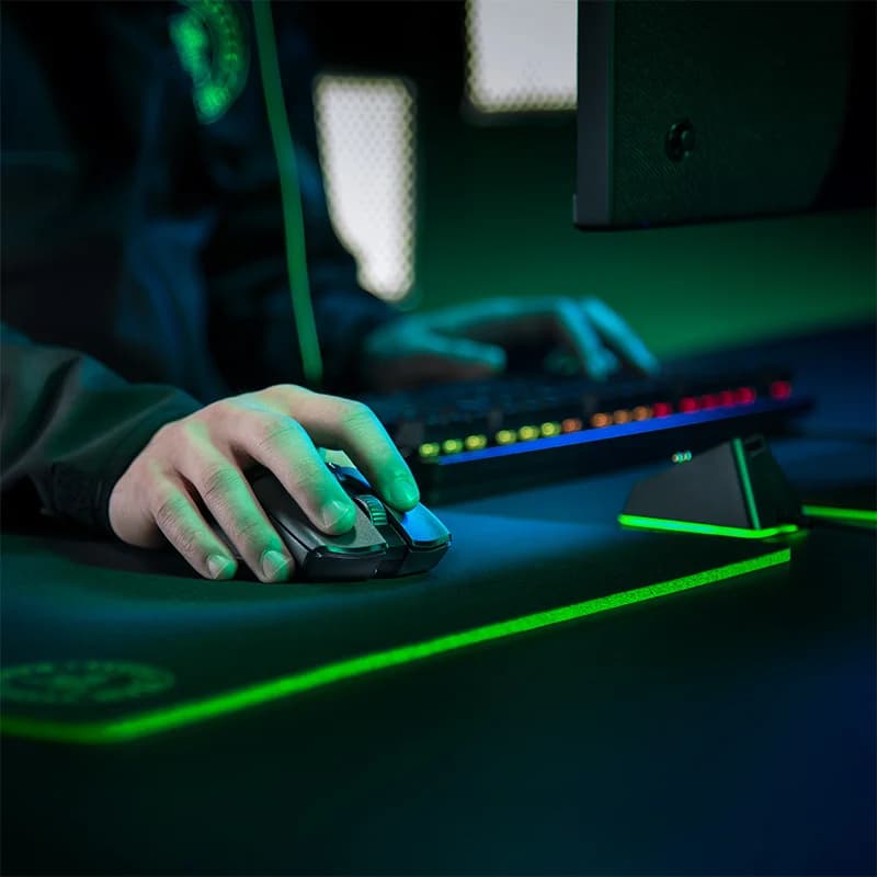 ماوس ألعاب Razer Viper Ultimate للكمبيوتر المحمول خفيف الوزن بإضاءة RGB لاسلكي بأزرار يمنى ويسرى وغلاف علوي وسفلي وعجلة تمرير - 2