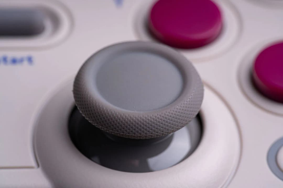 ذراع تحكم بلوتوث 8Bitdo SN30 Pro لجهاز نينتندو سويتش 2، ذراع تحكم لاسلكي لعصا التحكم لأنظمة NS وماك أو إس وأندرويد وستيم وراسبيري باي - 2