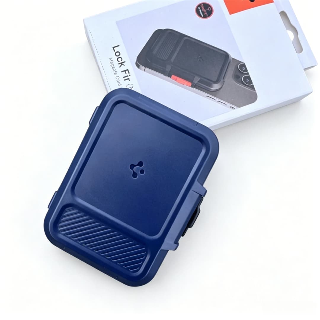 حامل بطاقات مغناطيسي قوي من Spigen لمحفظة MagSafe لهواتف iPhone 17 و16 و15 وسلسلة Pixel 10 مع قفل آمن يحمل 5-6 بطاقات