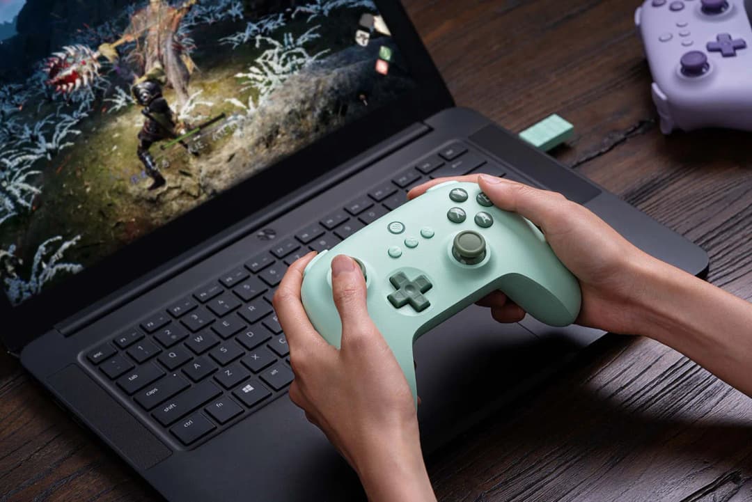 وحدة تحكم الألعاب اللاسلكية 8BitDo Ultimate 2C بتردد 2.4 جيجاهرتز، يد تحكم لأجهزة الكمبيوتر ويندوز 10 و11 وستيم ديك وراسبيري باي وأندرويد - 4