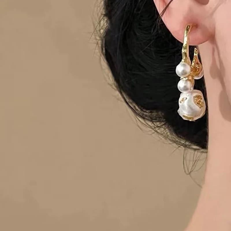 زوج من الأقراط بتصميم فرنسي كلاسيكي على شكل لؤلؤ صناعي فاخر للنساء - 4