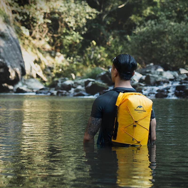 حقيبة ظهر TPU لفصل الجاف عن الرطب من Naturehike، حقيبة محمولة للاستخدام الخارجي، سعة كبيرة - 5