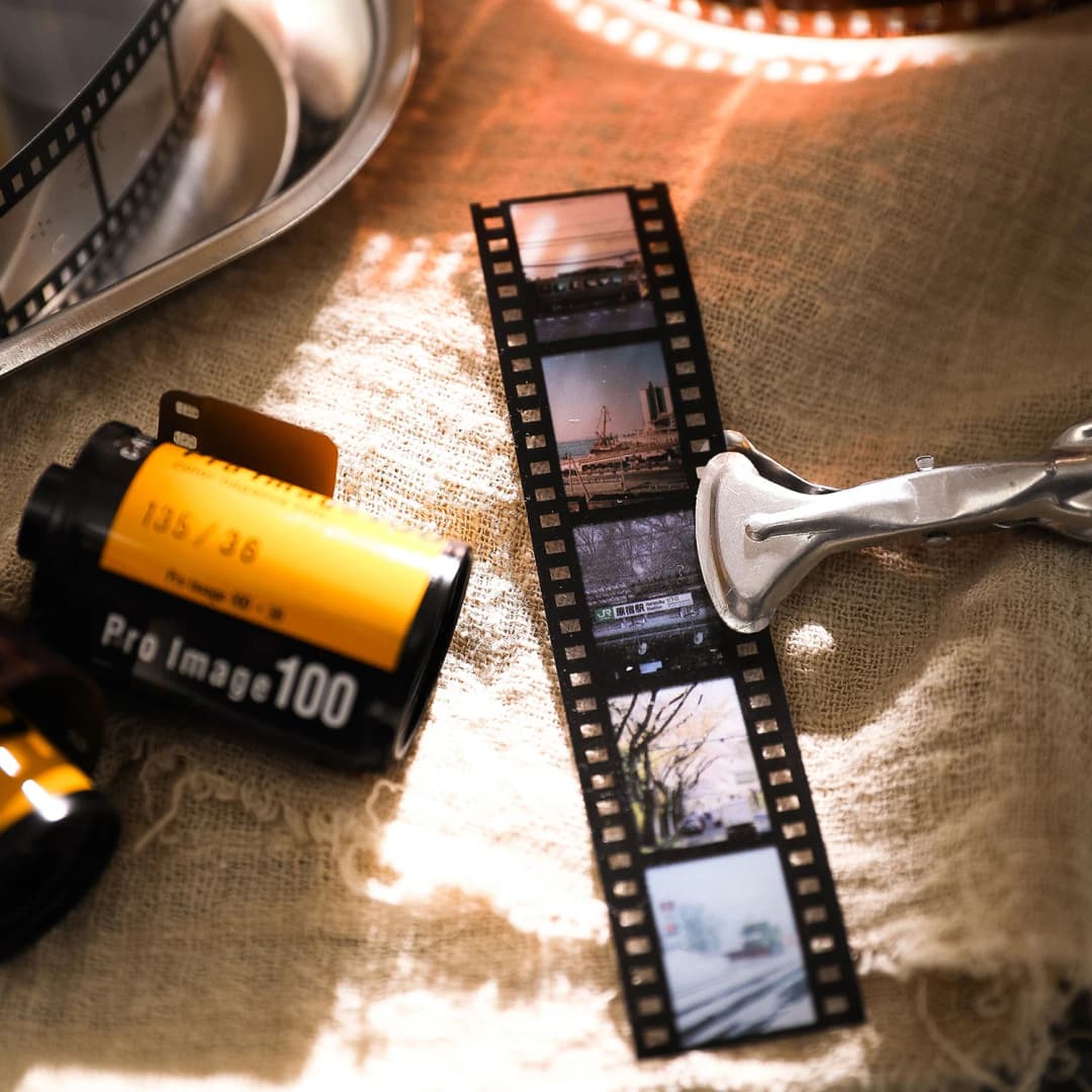 أشرطة لاصقة من البولي إيثيلين تيريفثالات بطول 2 متر وعرض 25 ملم بتصميم أفلام كلاسيكية لتزيين الدفاتر والمواد المكتبية وتجميع القصاصات يدويًا - 4