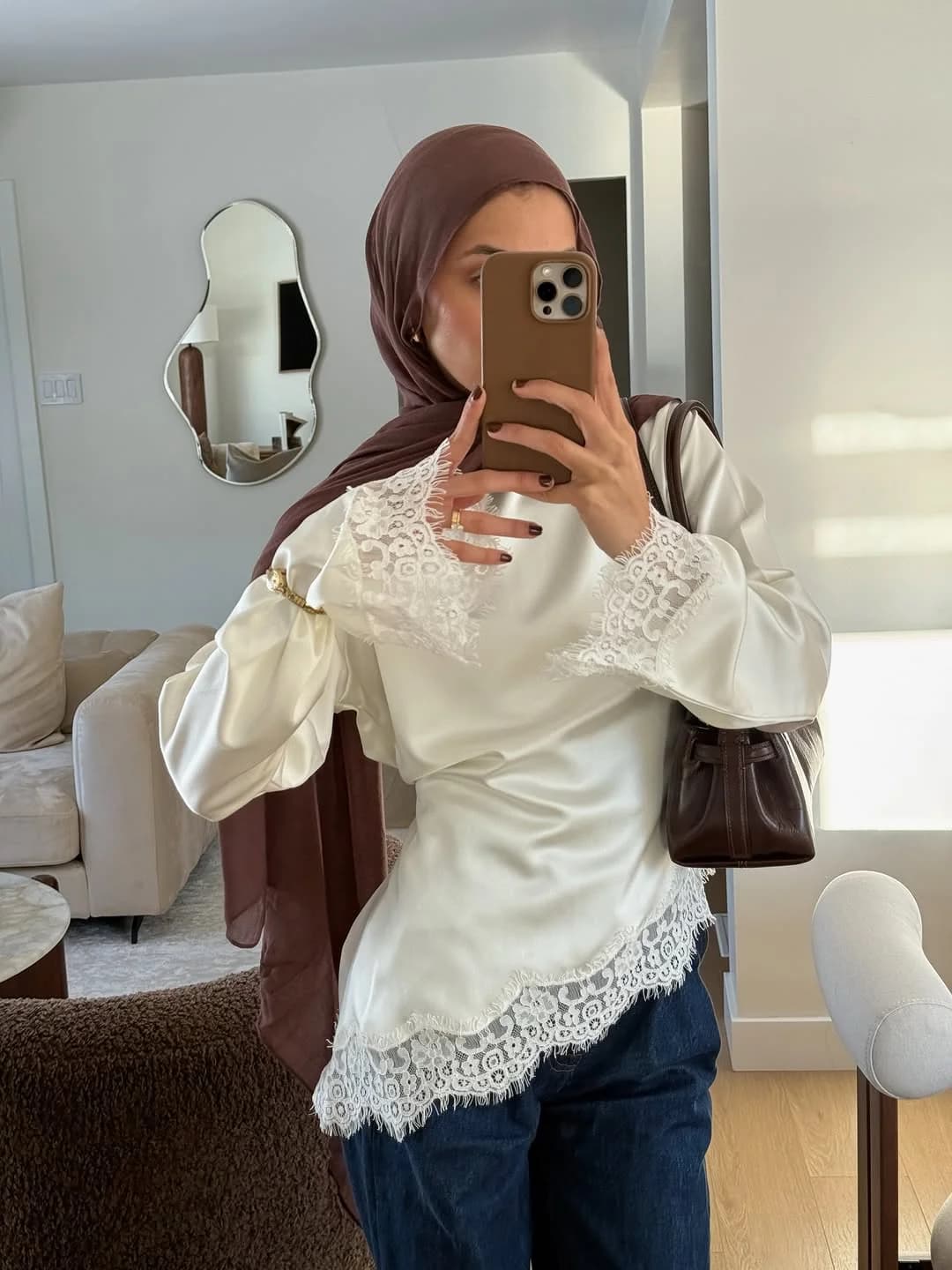 توب نسائي أنيق من الساتان والدانتيل، ياقة دائرية، أكمام طويلة فضفاضة، قميص نسائي برباط، ربيع خريف 2026، تيشيرت شيك