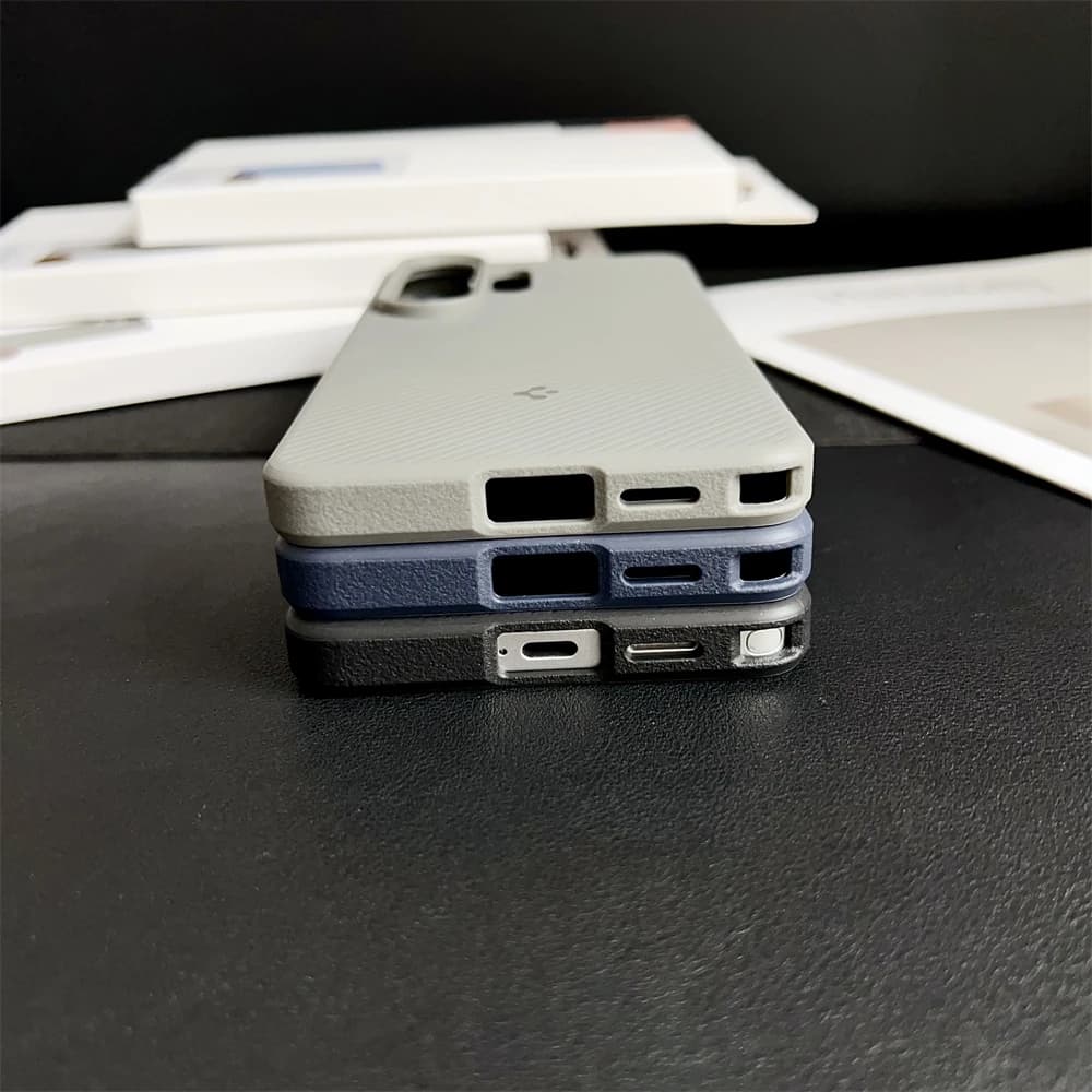 غطاء مغناطيسي من Spigen، TPU، لهواتف Samsung Galaxy S26 وS25 Ultra وS26 Plus وS25، متوافق مع الشحن اللاسلكي Magsafe، مقاوم للصدمات، ناعم غير لامع - 5