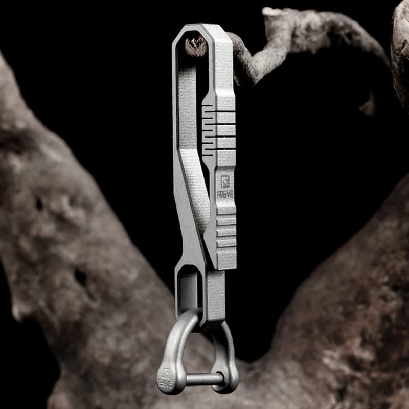 Titanium Durable Keychain Luxury Car Key Chain Waist Hanging Buckle Belt EDC Lightweight Key Ring Holder for Father's Day Gifts