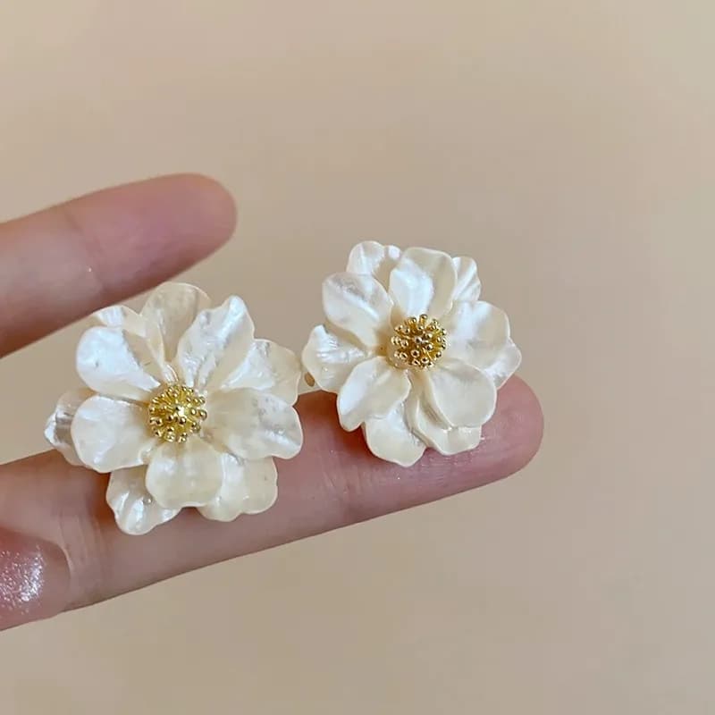 White Acrylic Flower Women's Stud Earrings Folded Florals Korean Fashion Sweet Petals Irregular Female Earrings 2025 new in - 4