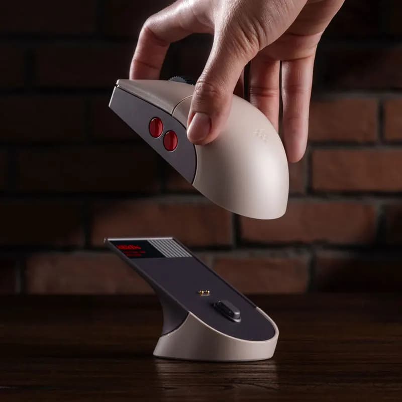 8BitDo فأرة Retro R8 مع مستشعر بصري PAW 3395 DPI 26K، فأرة لاسلكية 4K مع قاعدة شحن - إصدار N - 2