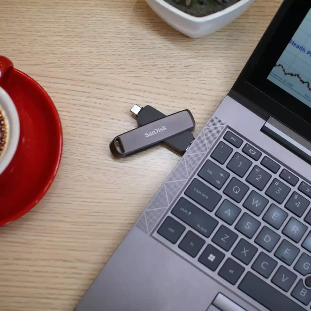 محرك أقراص فلاش مزدوج SanDisk Extreme PRO Type-A Type-C USB 3.2 بسعات 2 تيرابايت و 1 تيرابايت و 512 جيجابايت، محرك أقراص قلم عالي السعة لهواتف iPhone 15 و 16 والأجهزة اللوحية - 3