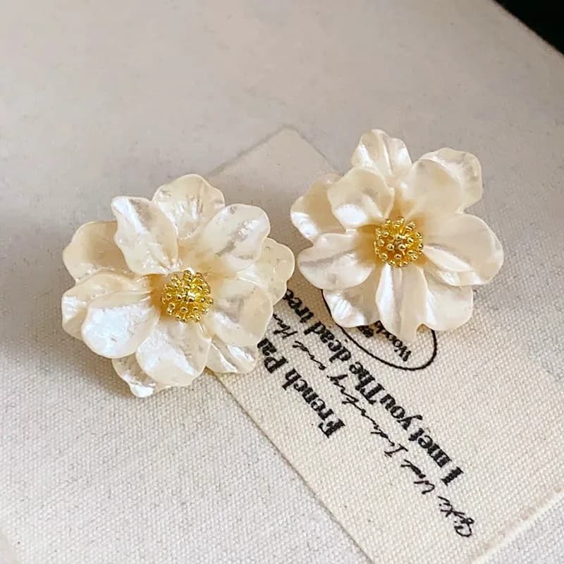 White Acrylic Flower Women's Stud Earrings Folded Florals Korean Fashion Sweet Petals Irregular Female Earrings 2025 new in - 3